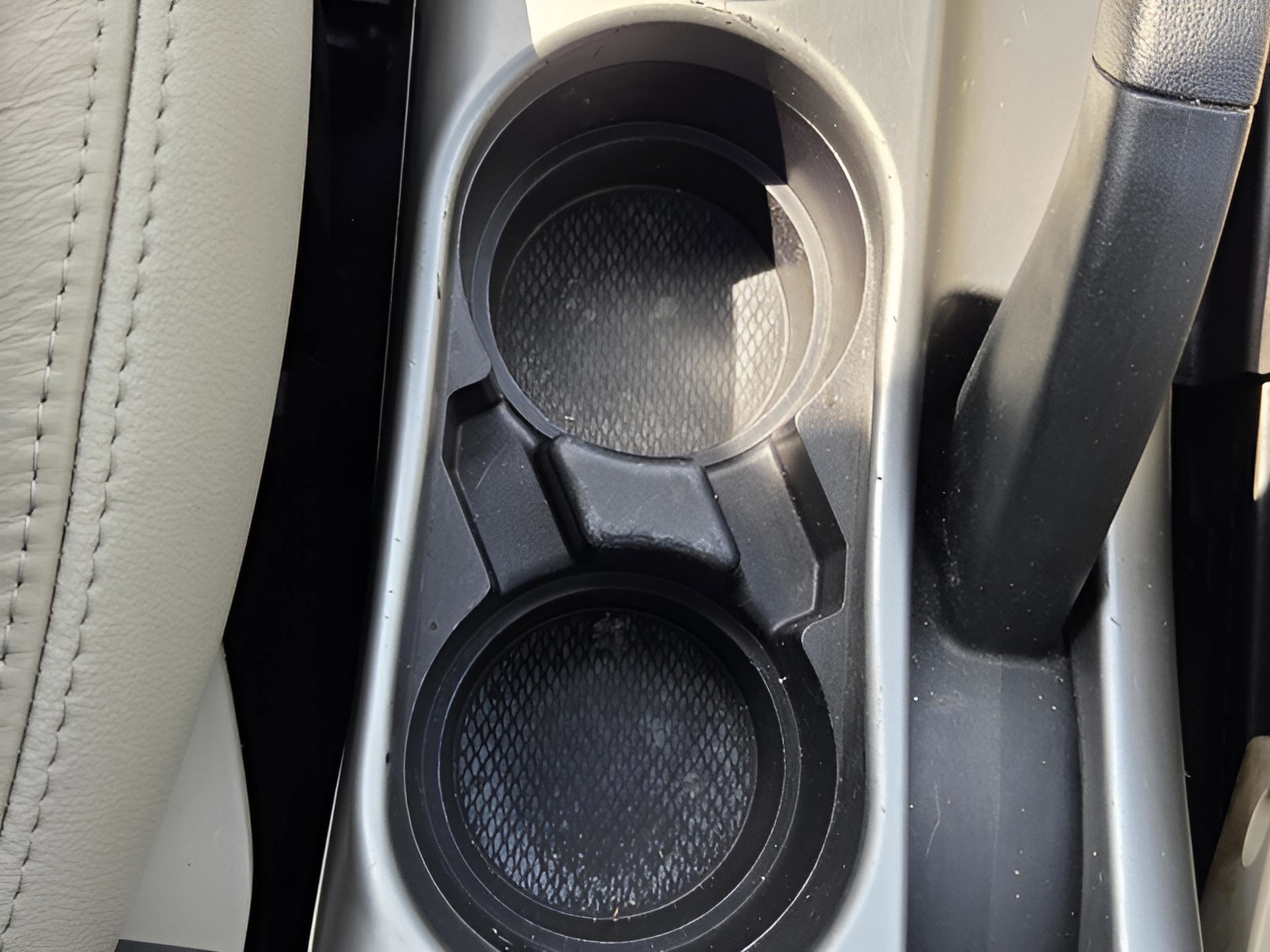 Used 2010 Mitsubishi Outlander XLS image 14