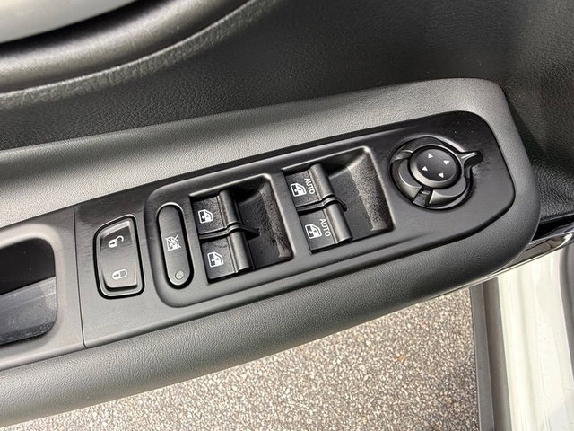Used 2023 Jeep Renegade Altitude w/ Convenience Group I image 12