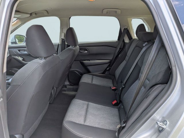 Used 2024 Nissan Rogue SV AWD/4WD image 13