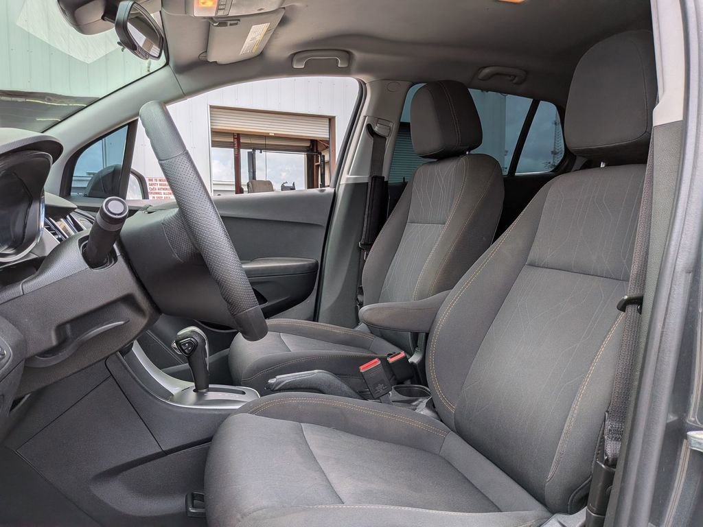 Used 2019 Chevrolet Trax LT FWD image 14