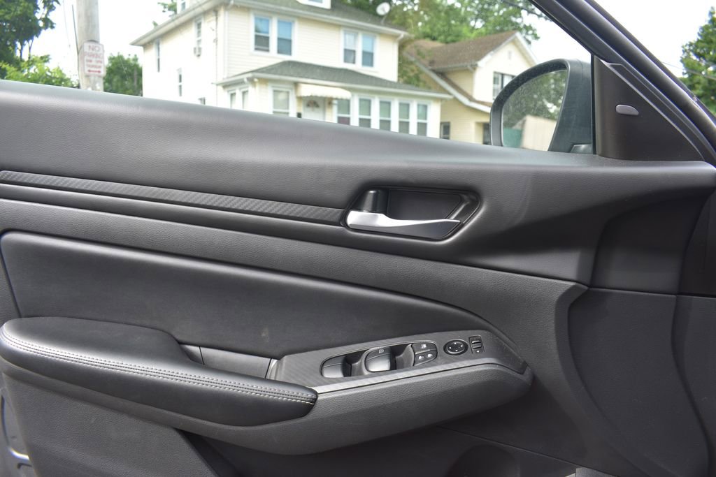 Used 2024 Nissan Altima 2.5 SV AWD/4WD image 13