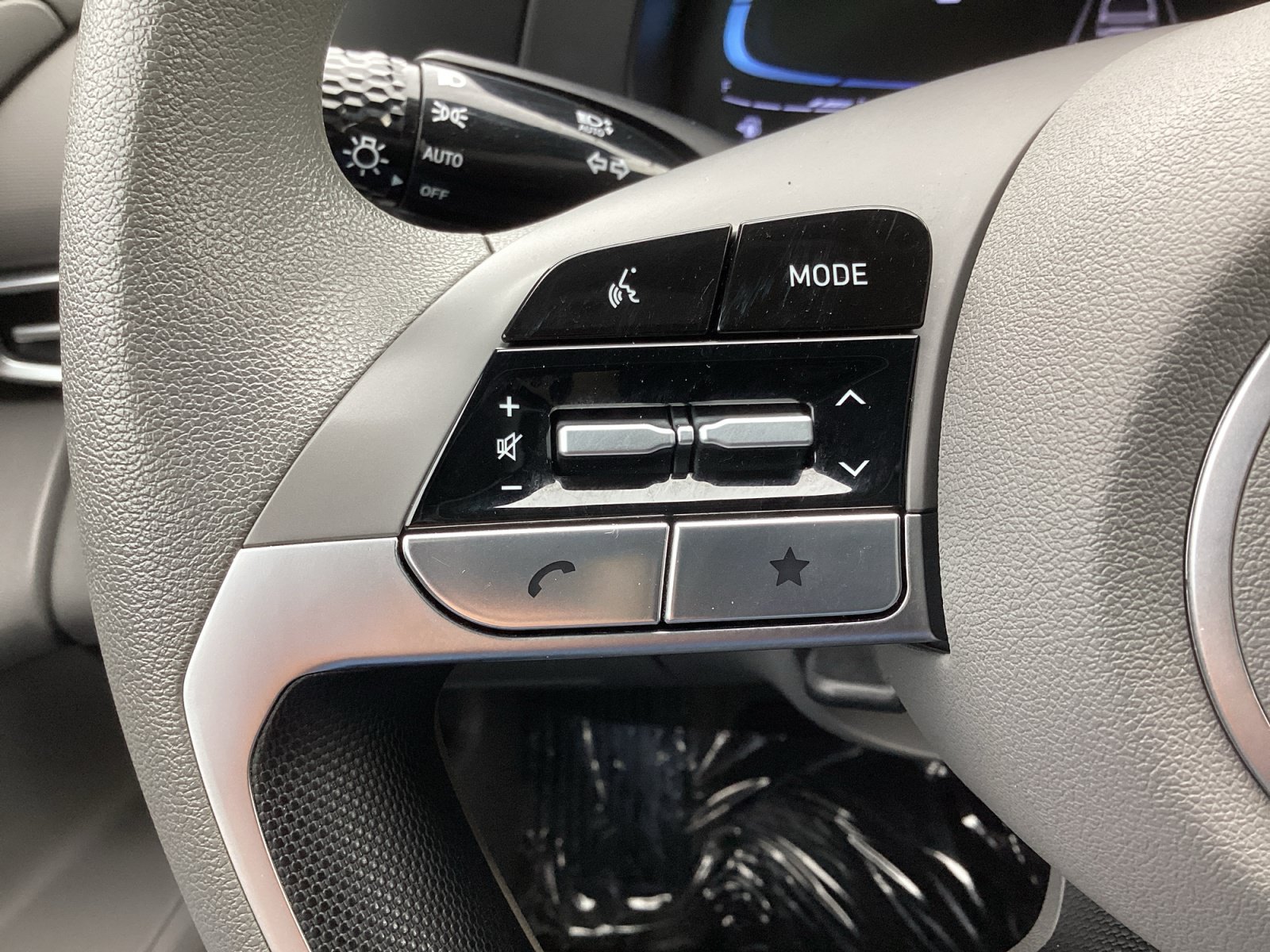 Used 2024 Hyundai Elantra SE FWD image 18