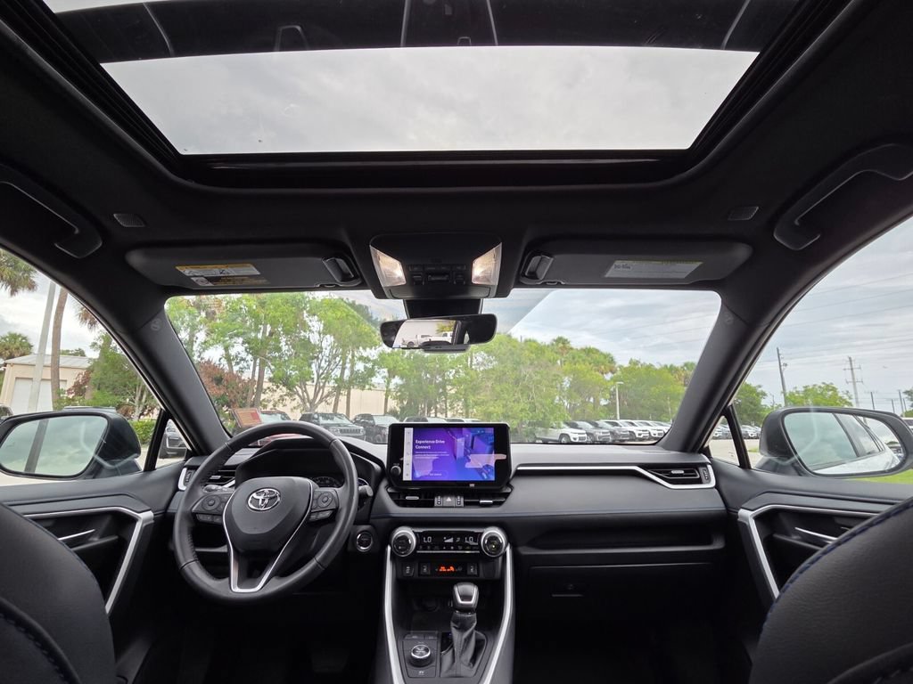 Used 2024 Toyota RAV4 XSE AWD/4WD image 25