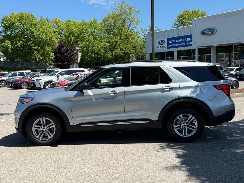Certified 2022 Ford Explorer XLT w/ Equipment Group 202A AWD/4WD image 9