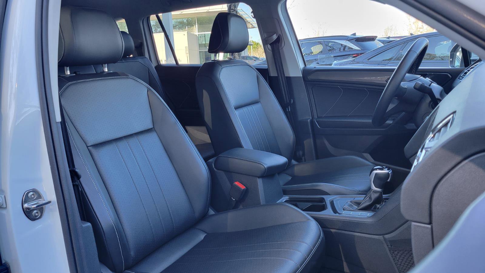 Certified 2024 Volkswagen Tiguan SE image 37