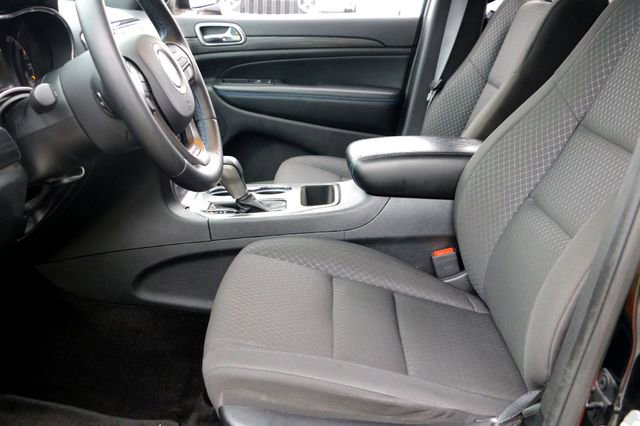 Used 2019 Jeep Grand Cherokee Laredo RWD image 10