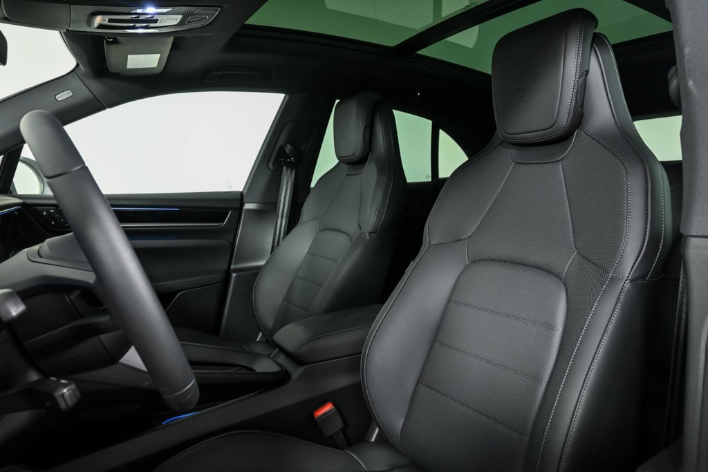 New 2025 Porsche Macan 4 Electric image 5