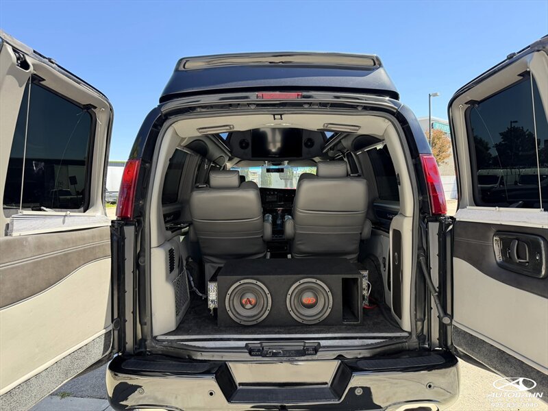 Used 2017 GMC Savana 2500 RWD image 8