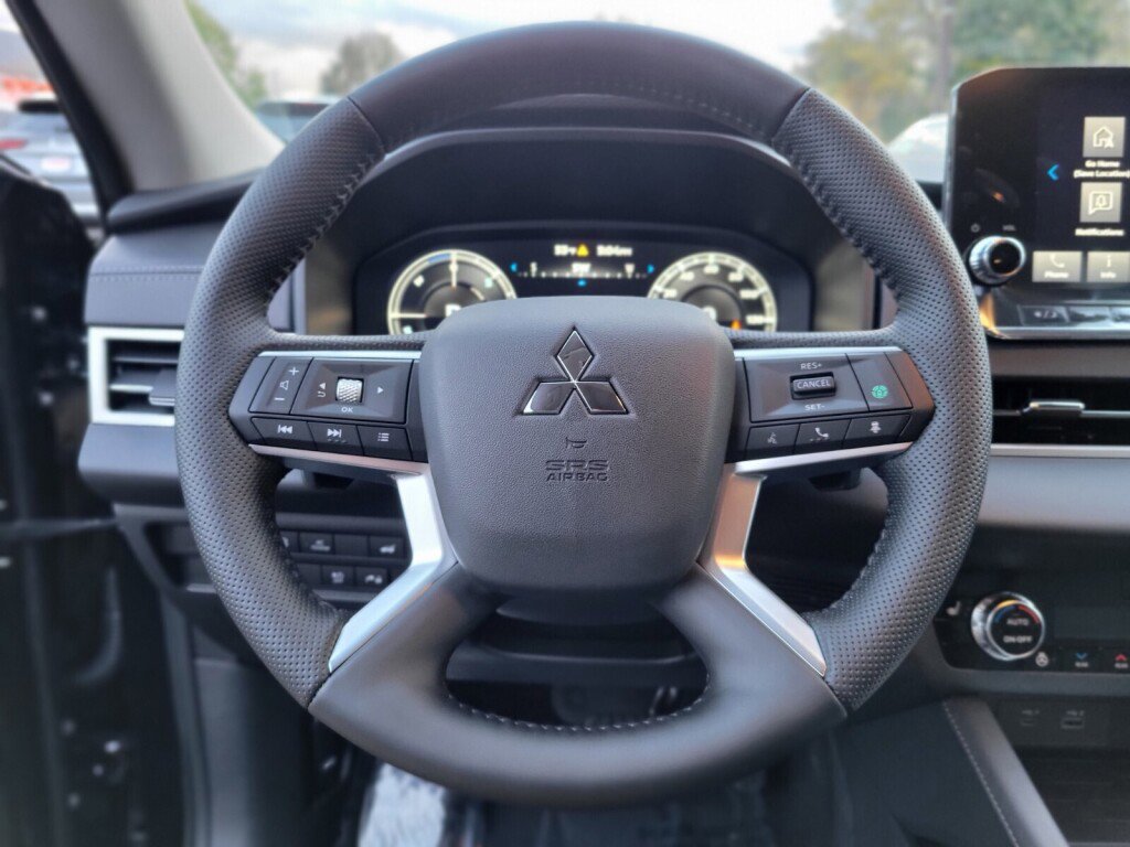 New 2025 Mitsubishi Outlander SEL image 26