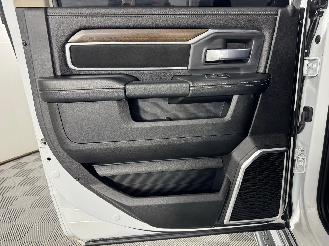 Used 2024 RAM 2500 Laramie image 26