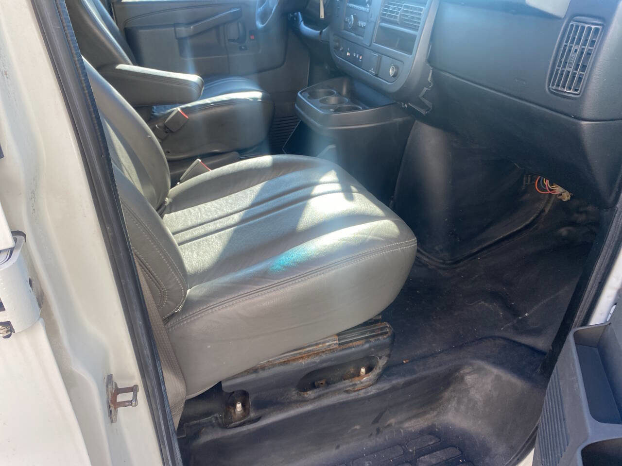 Used 2017 Chevrolet Express 2500 image 14