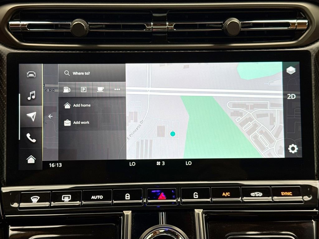 Used 2025 Aston Martin V8 Vantage Coupe image 14