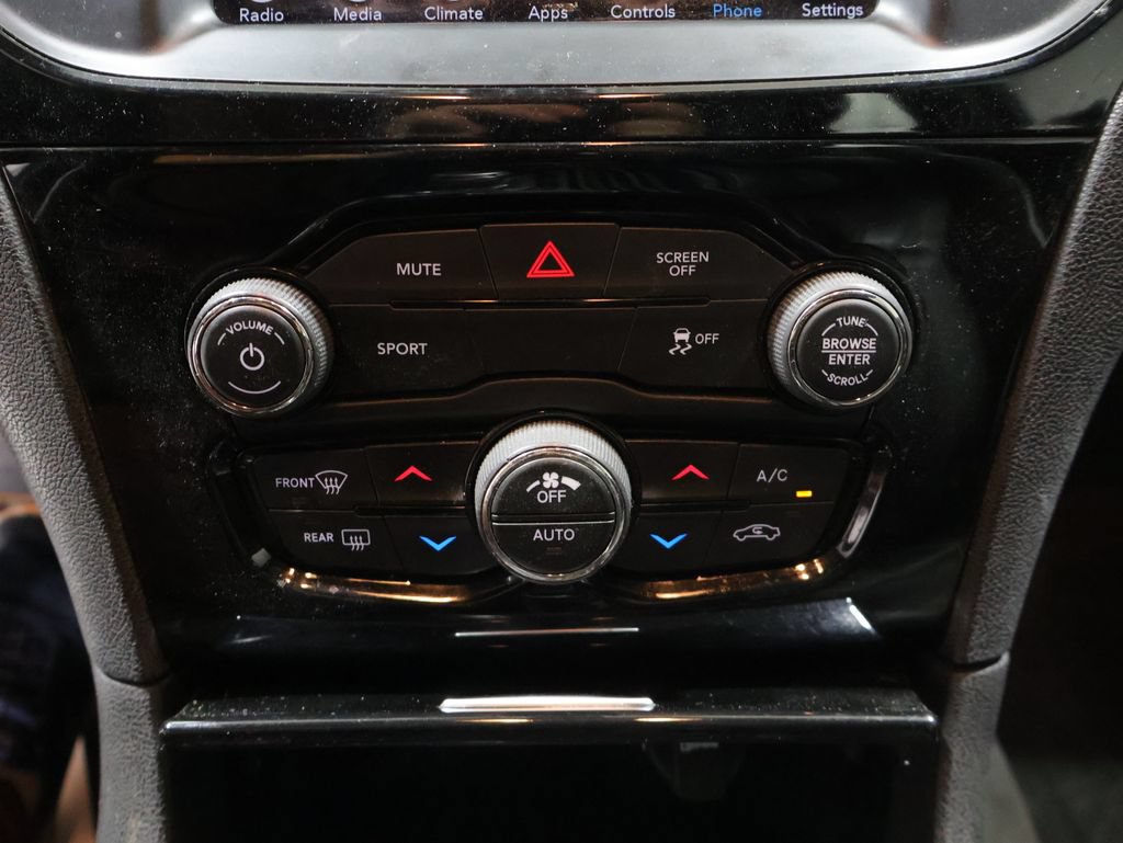 Used 2018 Chrysler 300 S AWD/4WD image 34