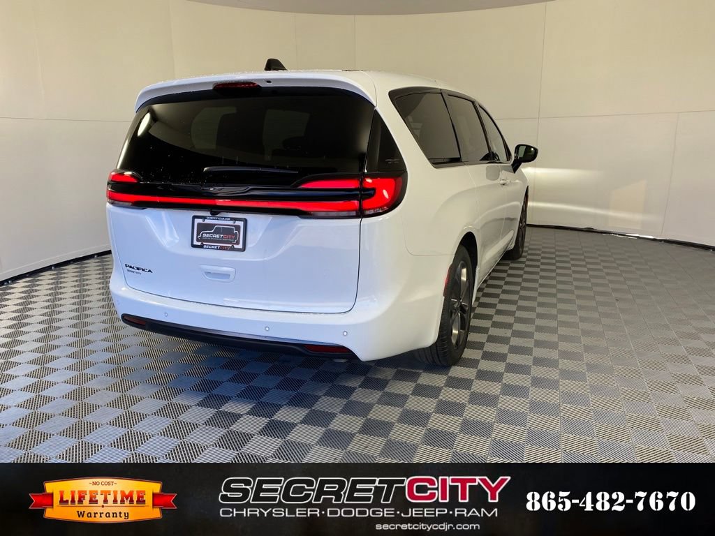 New 2026 Chrysler Pacifica Select image 7