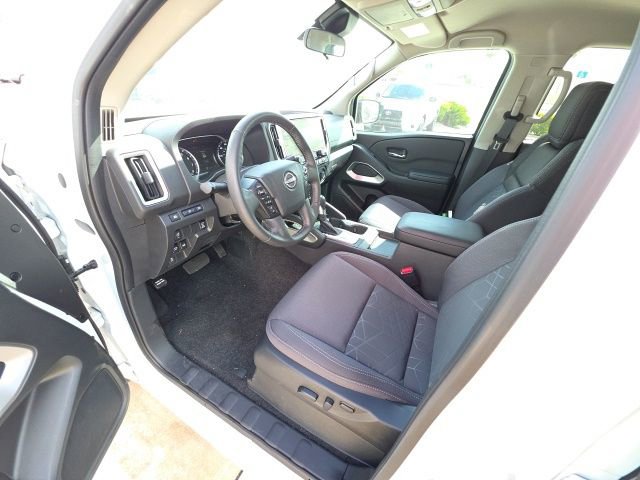 Used 2025 Nissan Frontier SV w/ SV Convenience Package image 13