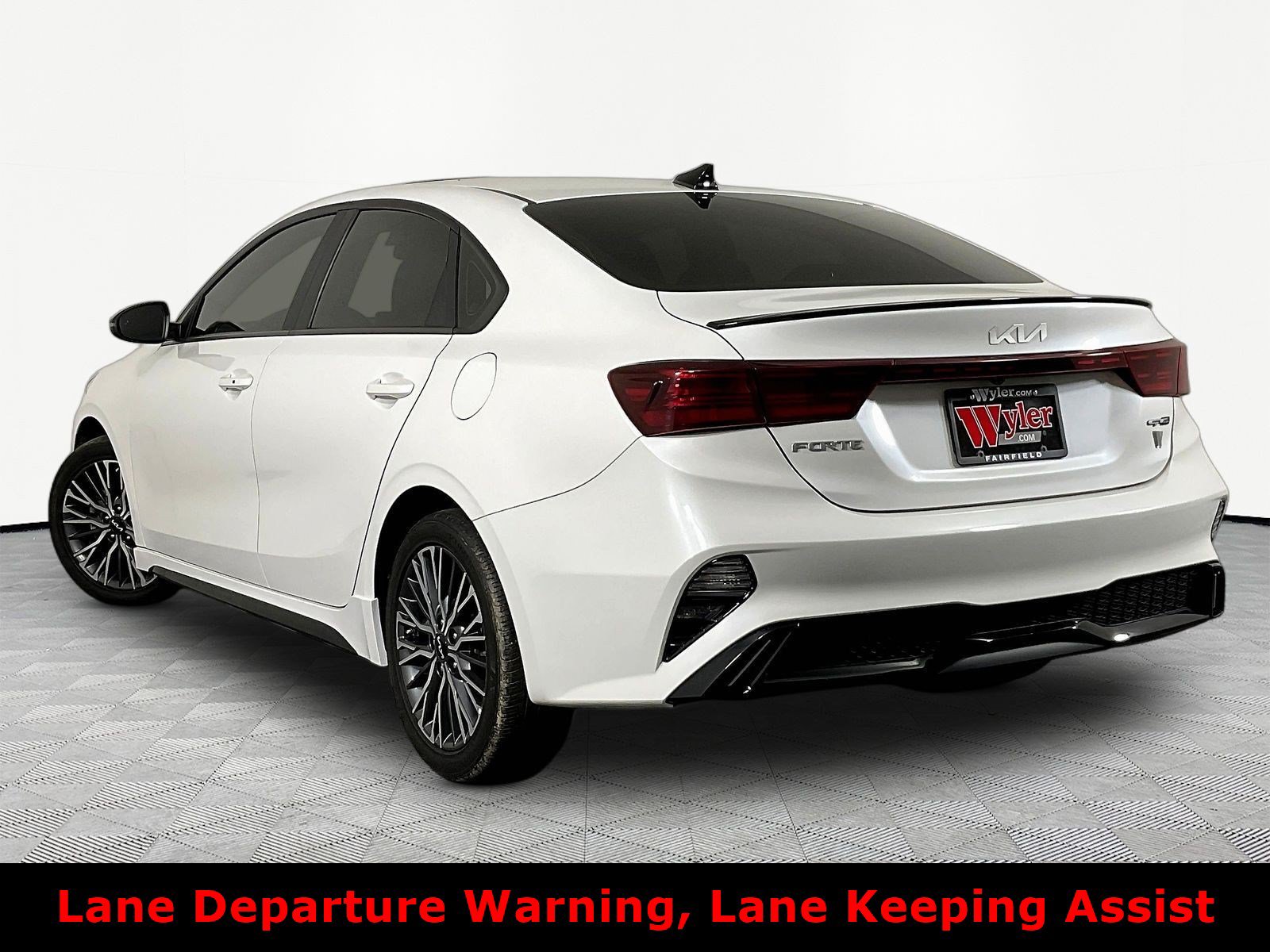 Used 2024 Kia Forte GT-Line w/ GT-Line Premium Package FWD image 4