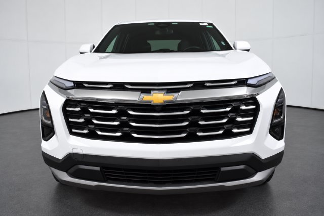 Used 2026 Chevrolet Equinox LT AWD/4WD image 2