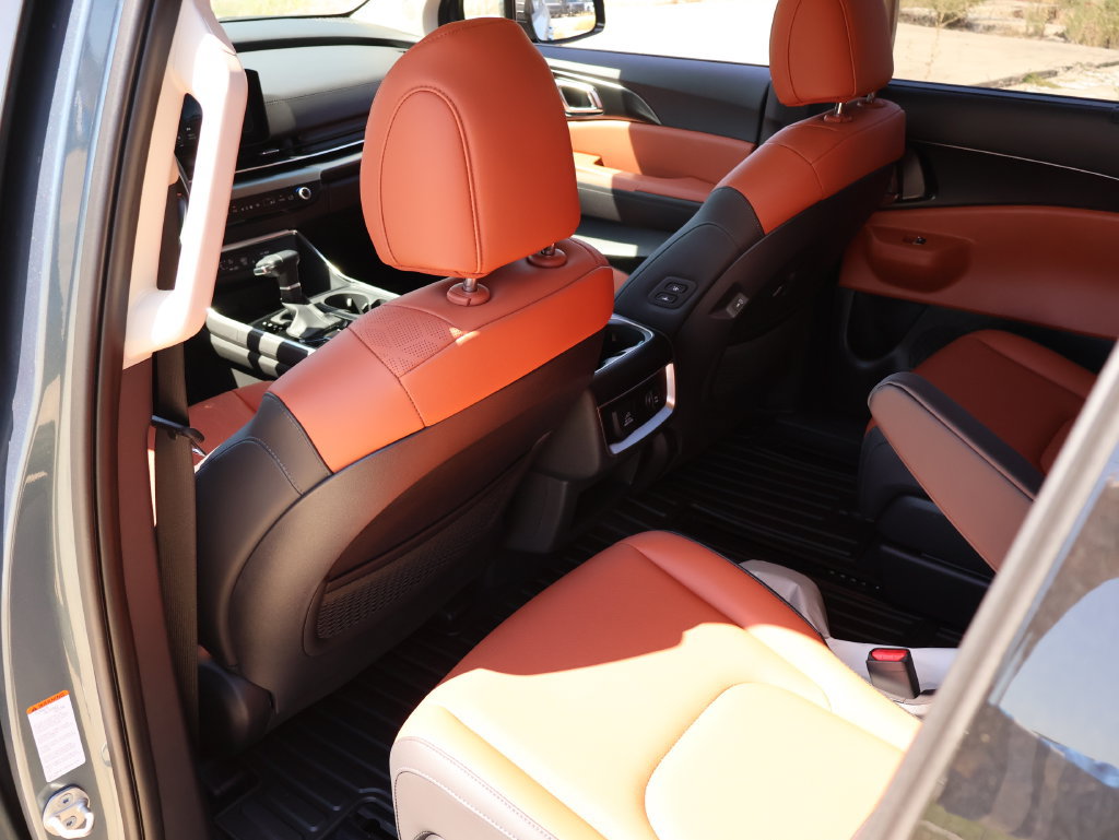 New 2027 Kia Carnival SX w/ Dark Edition Package FWD image 14