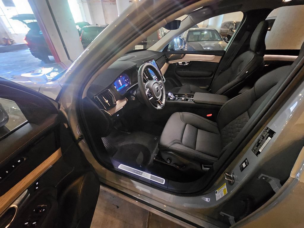 Used 2026 Volvo XC90 B6 Plus w/ Protection Package AWD/4WD image 16