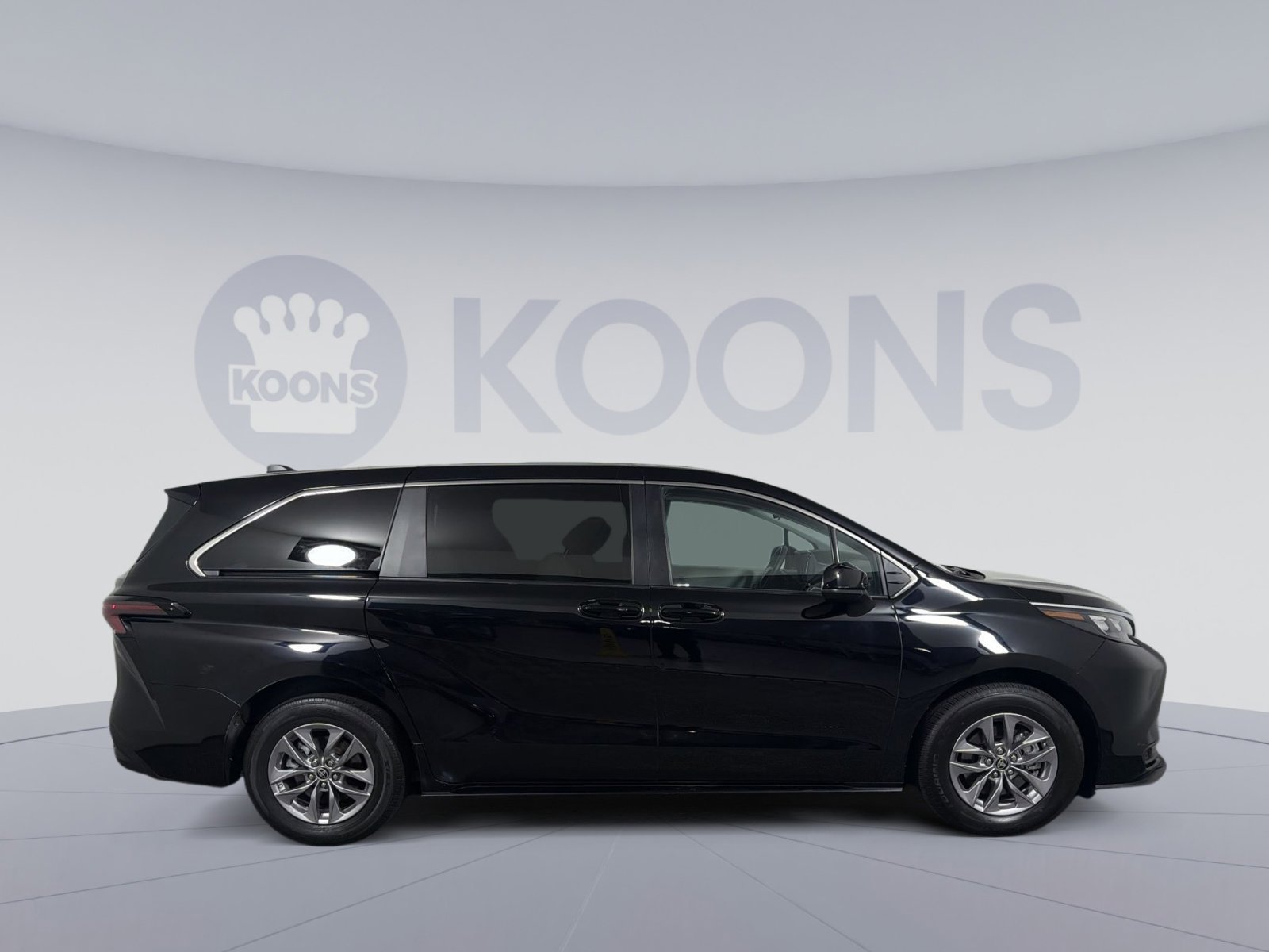Used 2024 Toyota Sienna LE image 8