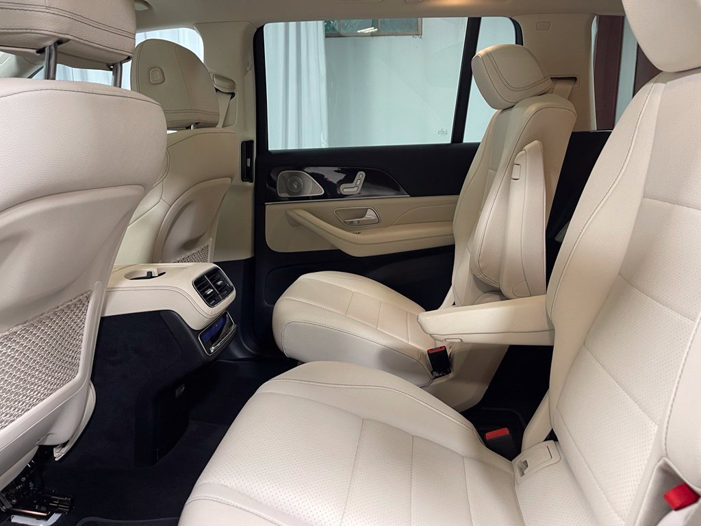 Used 2024 Mercedes-Benz GLS 450 4MATIC image 25
