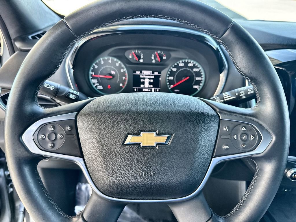 Used 2023 Chevrolet Traverse LT image 3