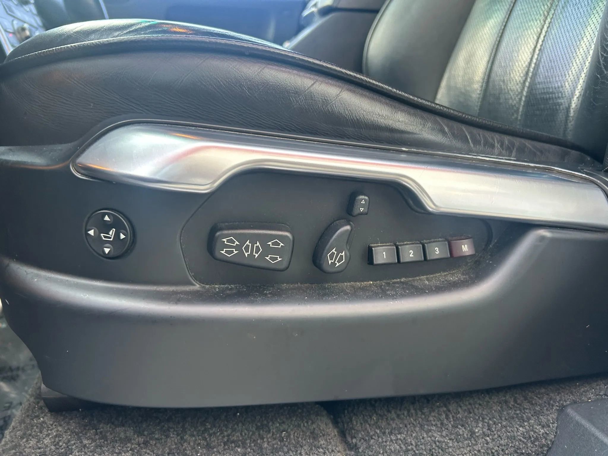 Used 2010 Land Rover Range Rover Supercharged image 15