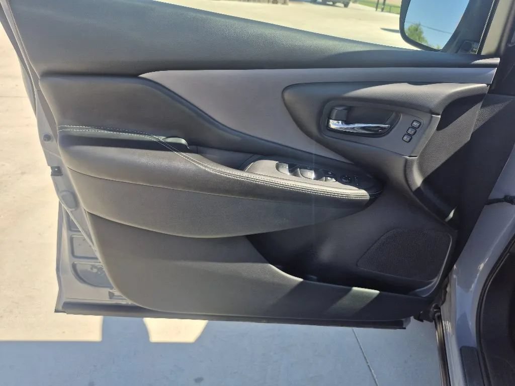 Used 2023 Nissan Murano SL w/ Cargo Package FWD image 11