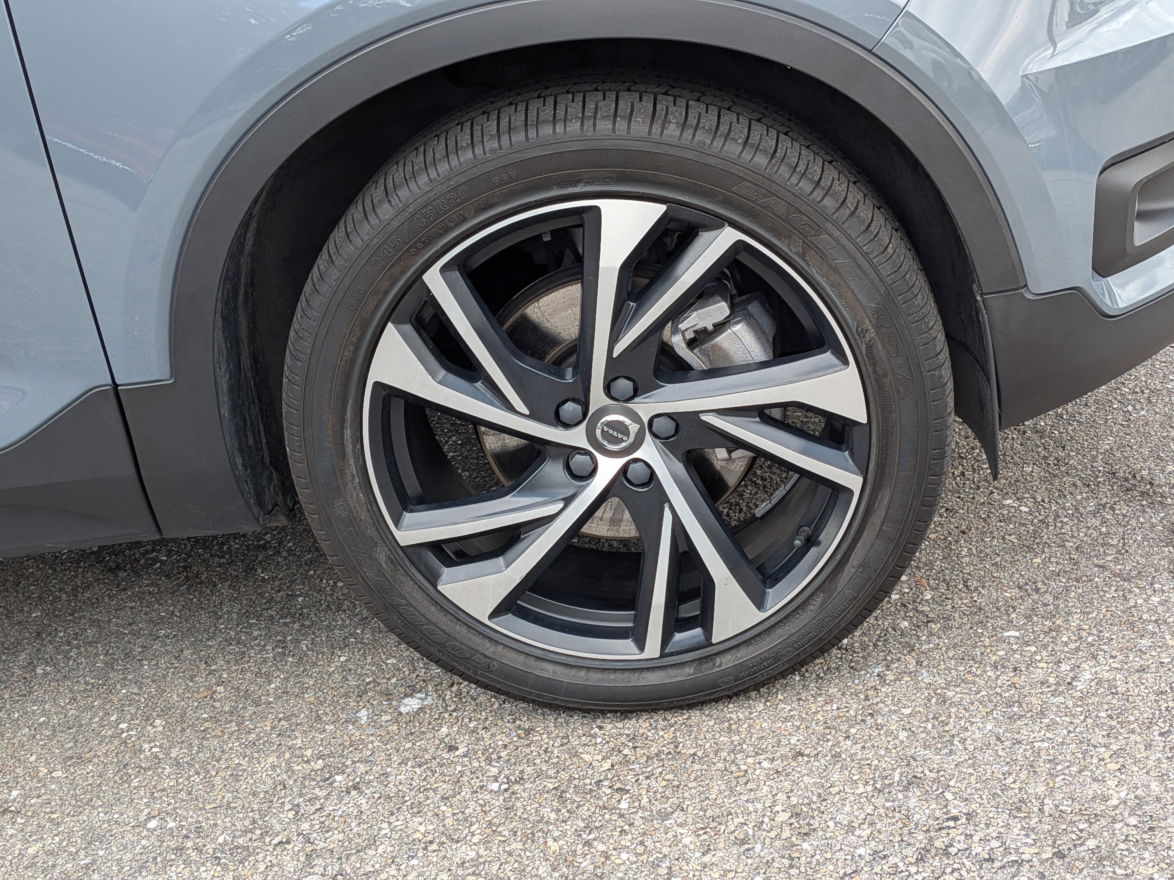 Used 2021 Volvo XC40 T4 R-Design w/ Protection Package Premier image 11