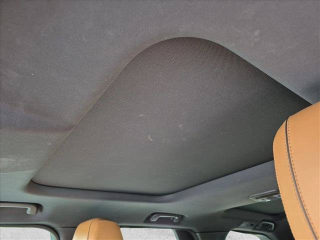 Used 2017 Land Rover Discovery HSE AWD/4WD image 16