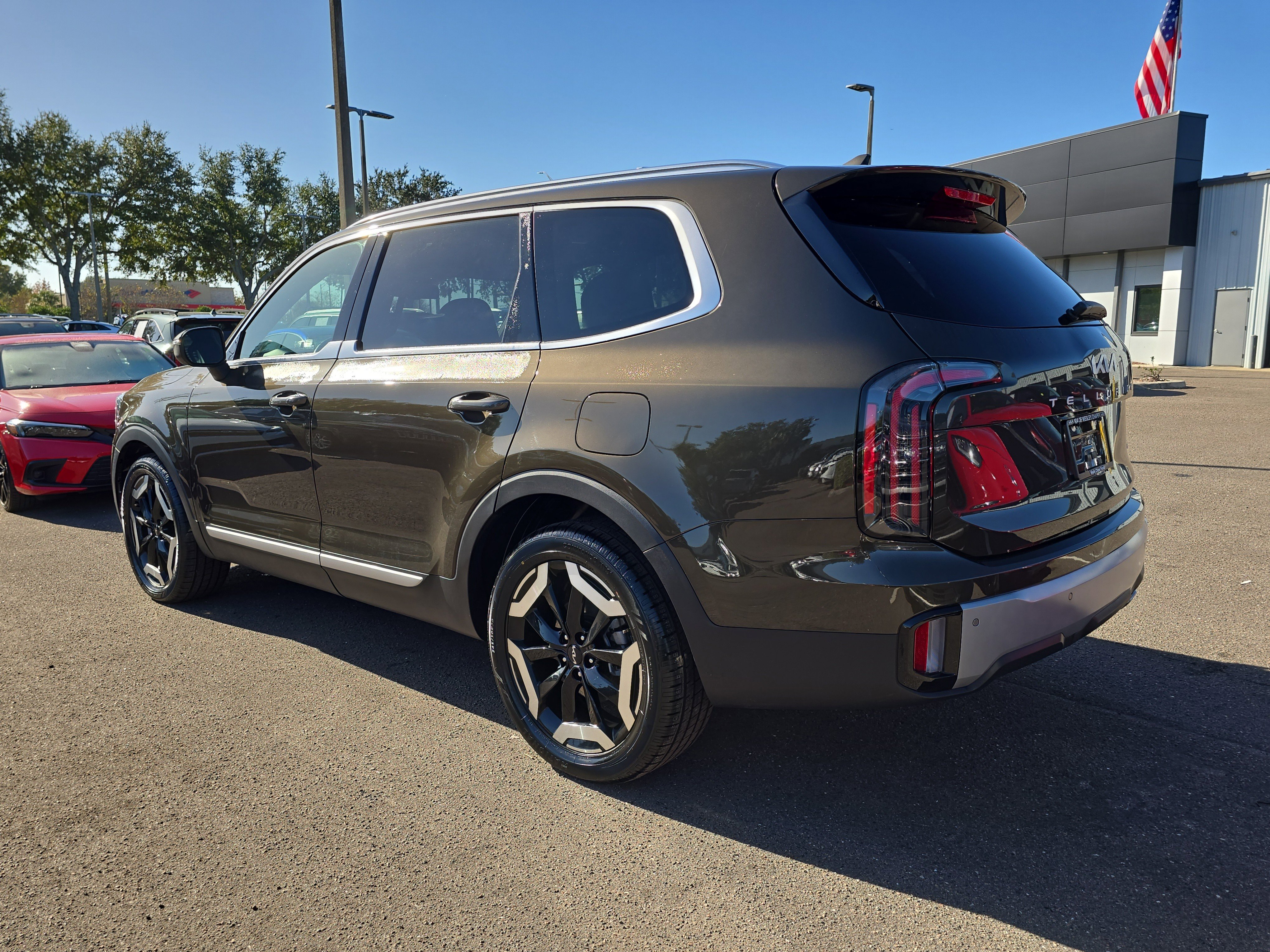 Certified 2023 Kia Telluride EX w/ EX Captain's Chair Package image 6