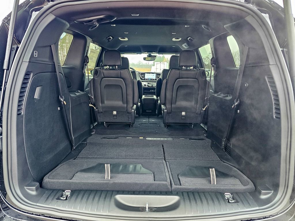 New 2026 Chrysler Pacifica Select image 36