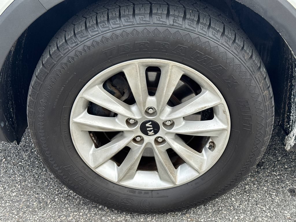 Used 2019 Kia Sorento FWD image 11
