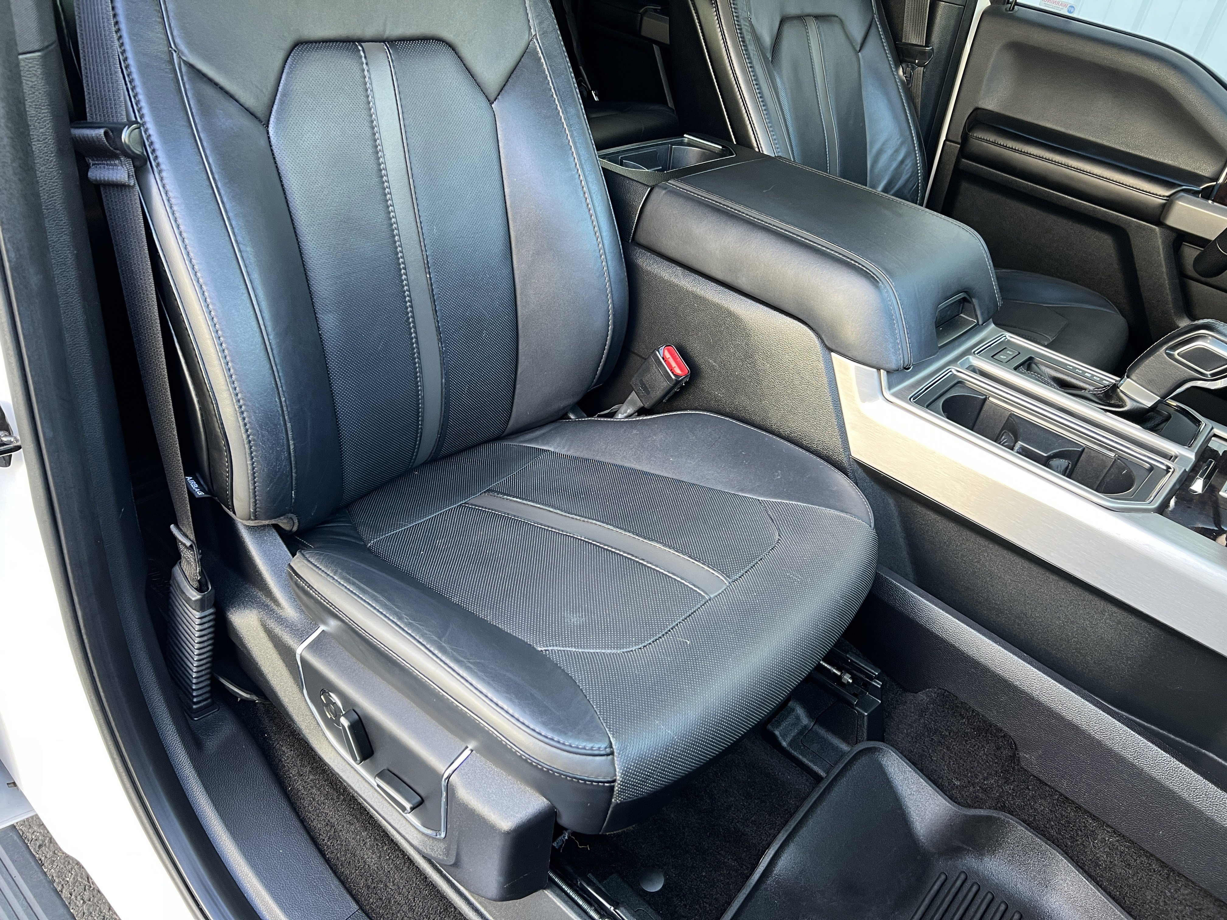 Used 2015 Ford F150 Platinum w/ Equipment Group 701A Luxury AWD/4WD image 21