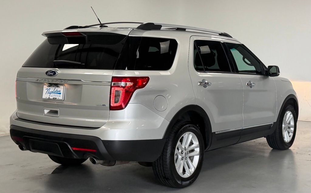 Used 2015 Ford Explorer XLT w/ Equipment Group 202B AWD/4WD image 3
