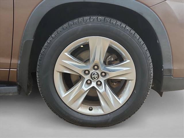 Used 2017 Toyota Highlander Limited FWD image 24