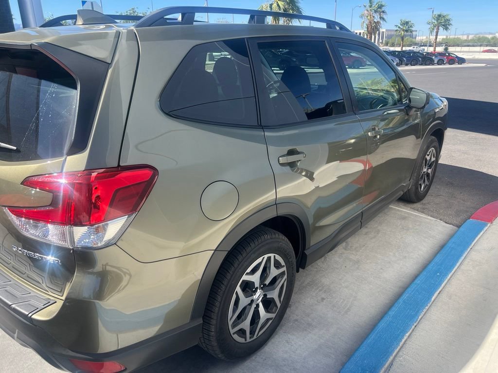 Used 2023 Subaru Forester Premium AWD/4WD image 5
