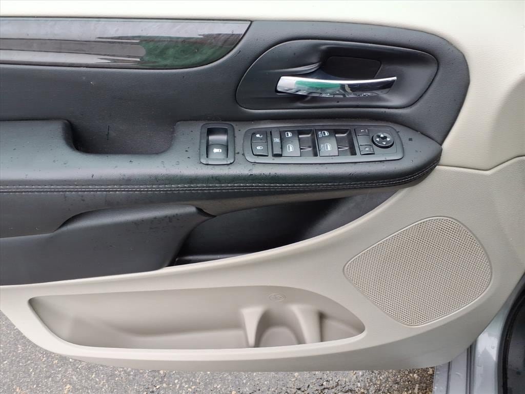 Used 2018 Dodge Grand Caravan SE w/ UConnect Hands-Free Group FWD image 18