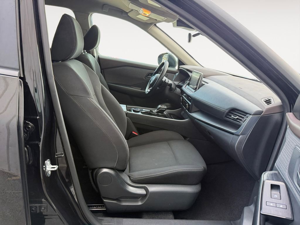 Used 2023 Nissan Rogue S image 15
