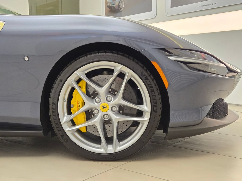 Used 2021 Ferrari Roma RWD image 8