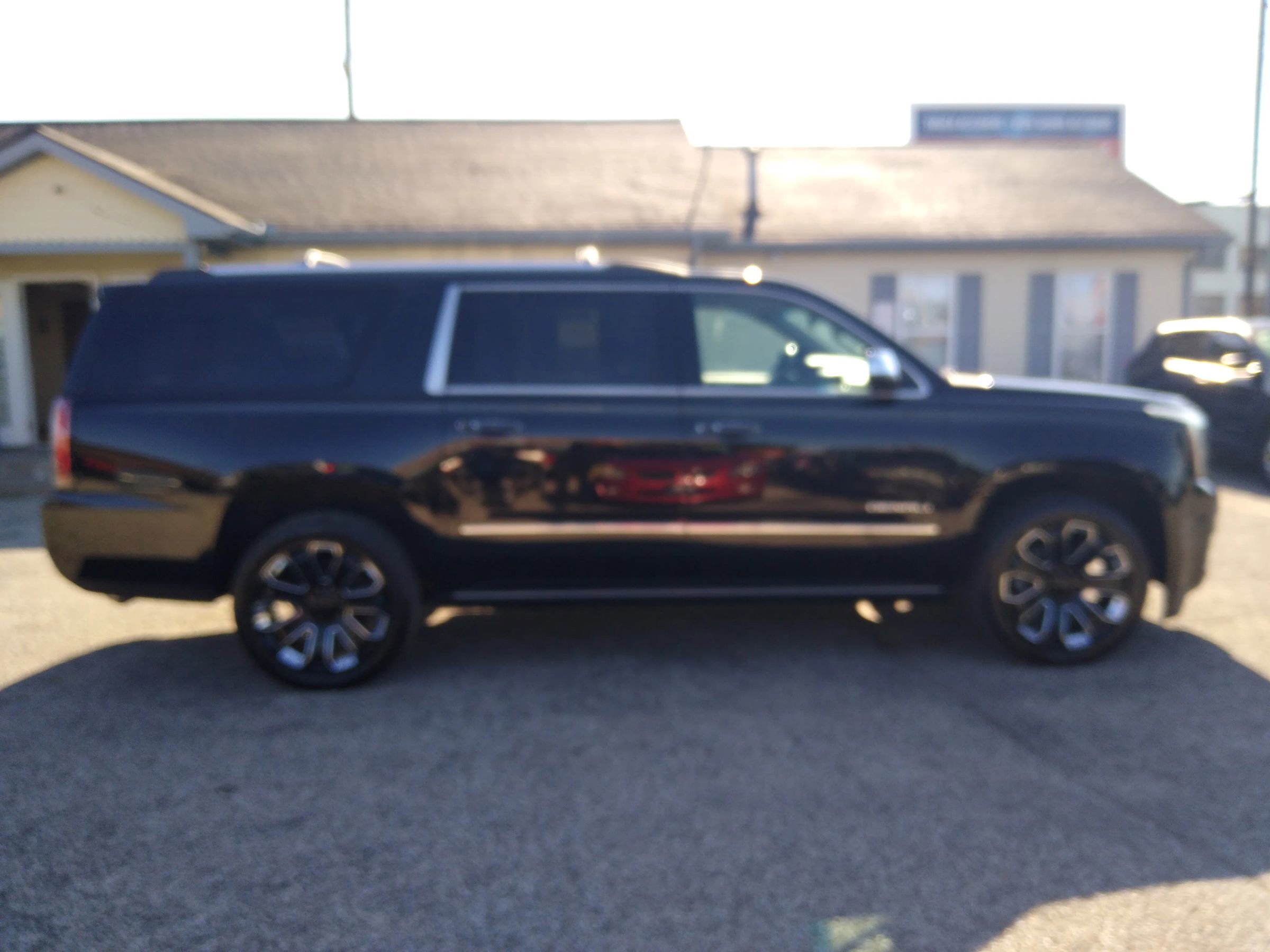 Used 2019 GMC Yukon XL Denali w/ Denali Ultimate Package image 5