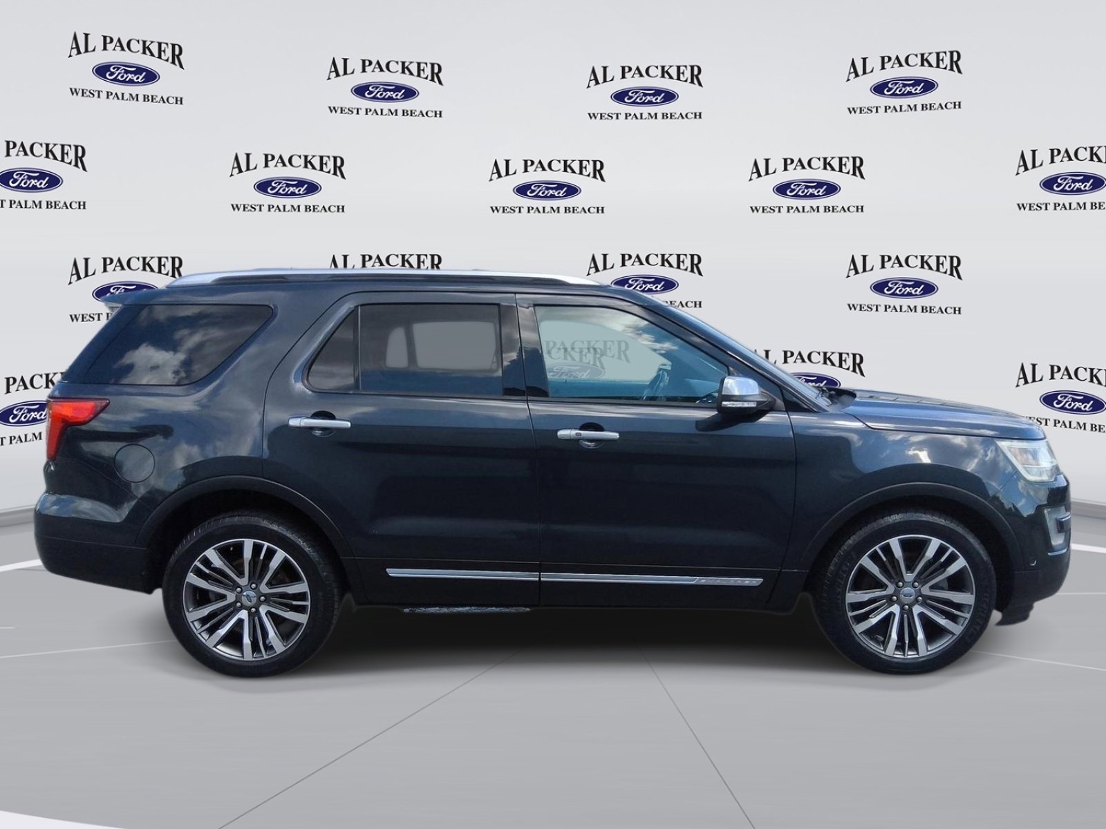 Used 2017 Ford Explorer Platinum image 6