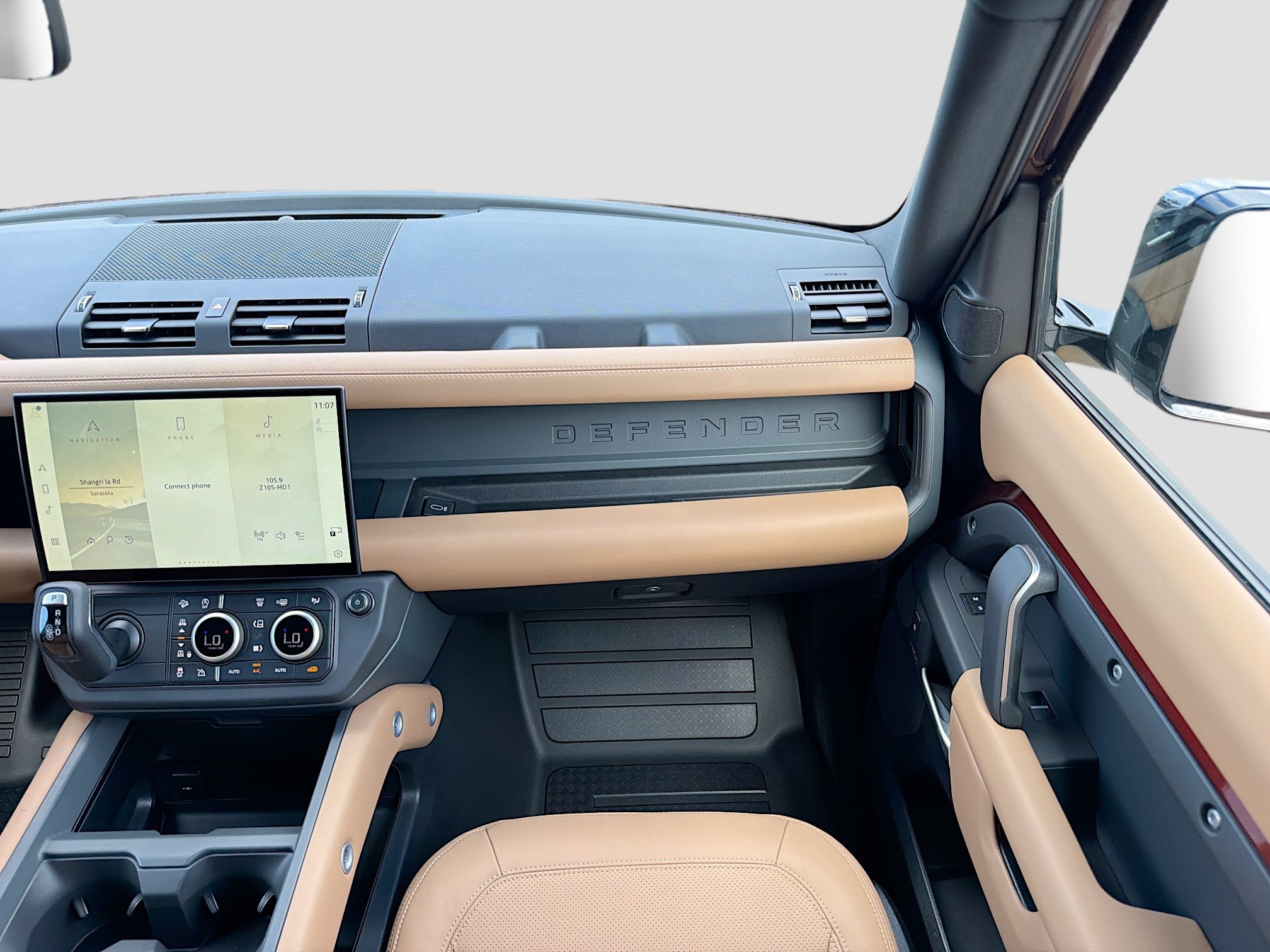 New 2026 Land Rover Defender 130 X-Dynamic SE AWD/4WD image 18