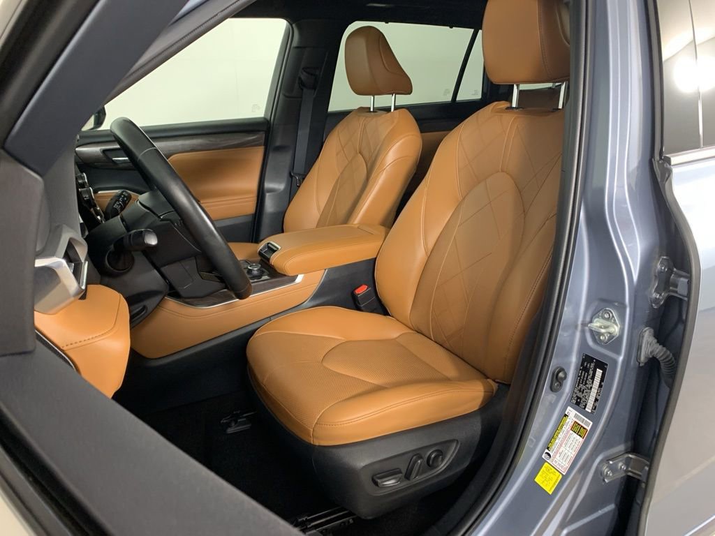 Used 2023 Toyota Highlander Platinum image 34