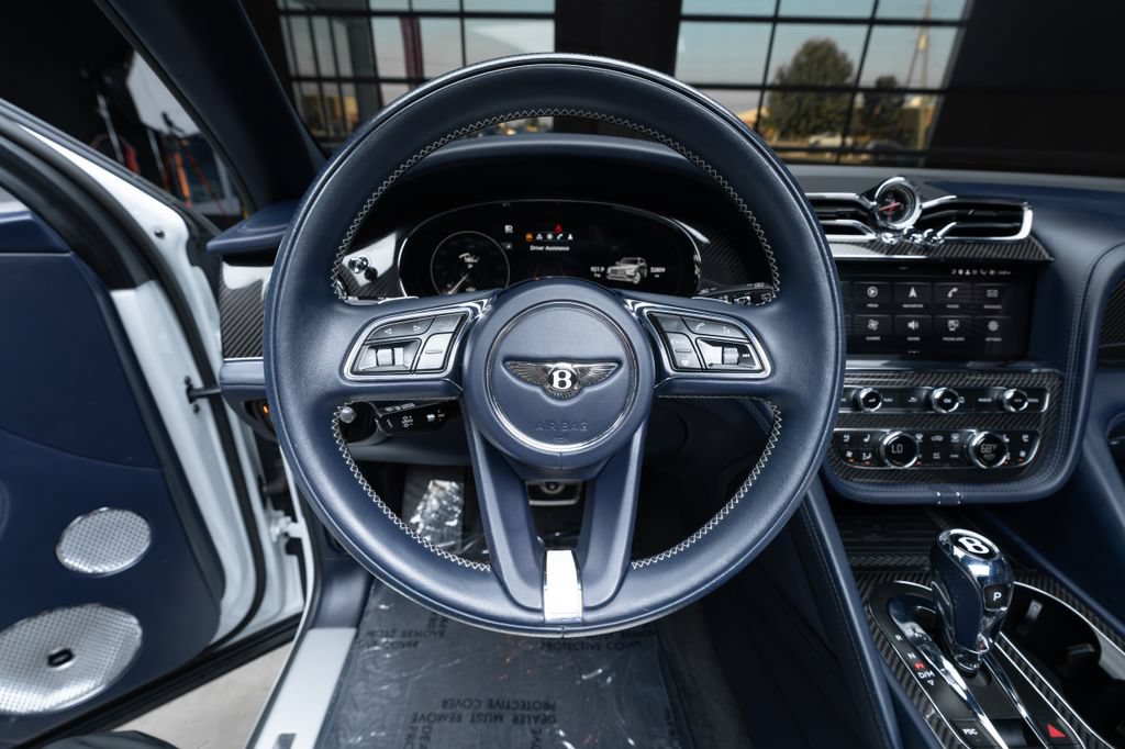 Used 2022 Bentley Bentayga AWD/4WD image 29