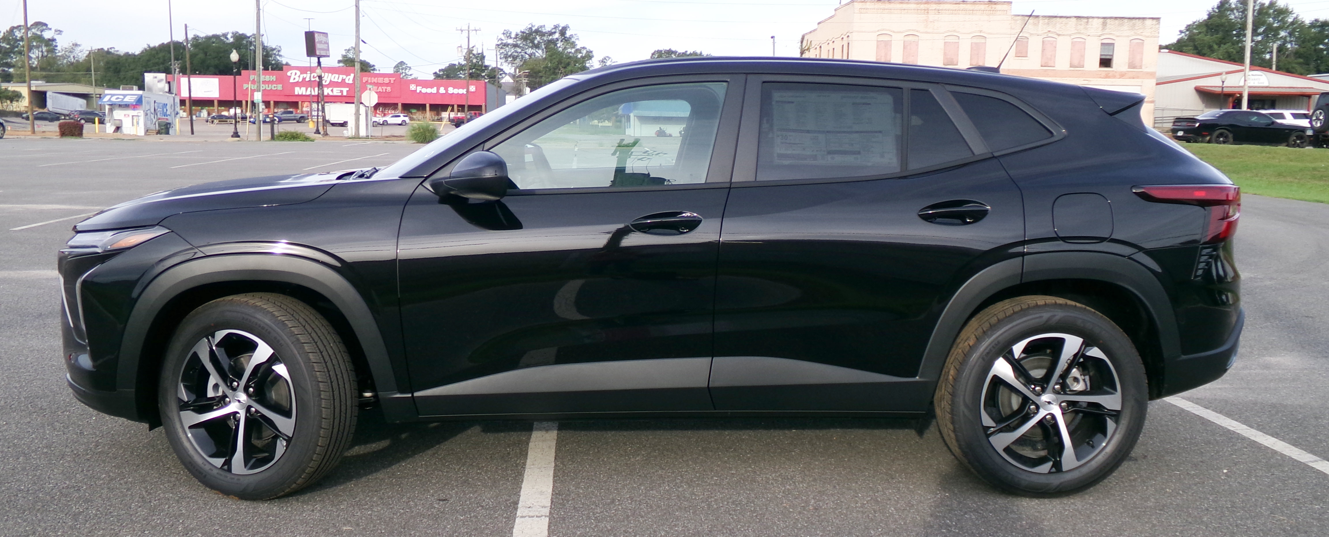 New 2026 Chevrolet Trax RS w/ Sunroof Package FWD image 2