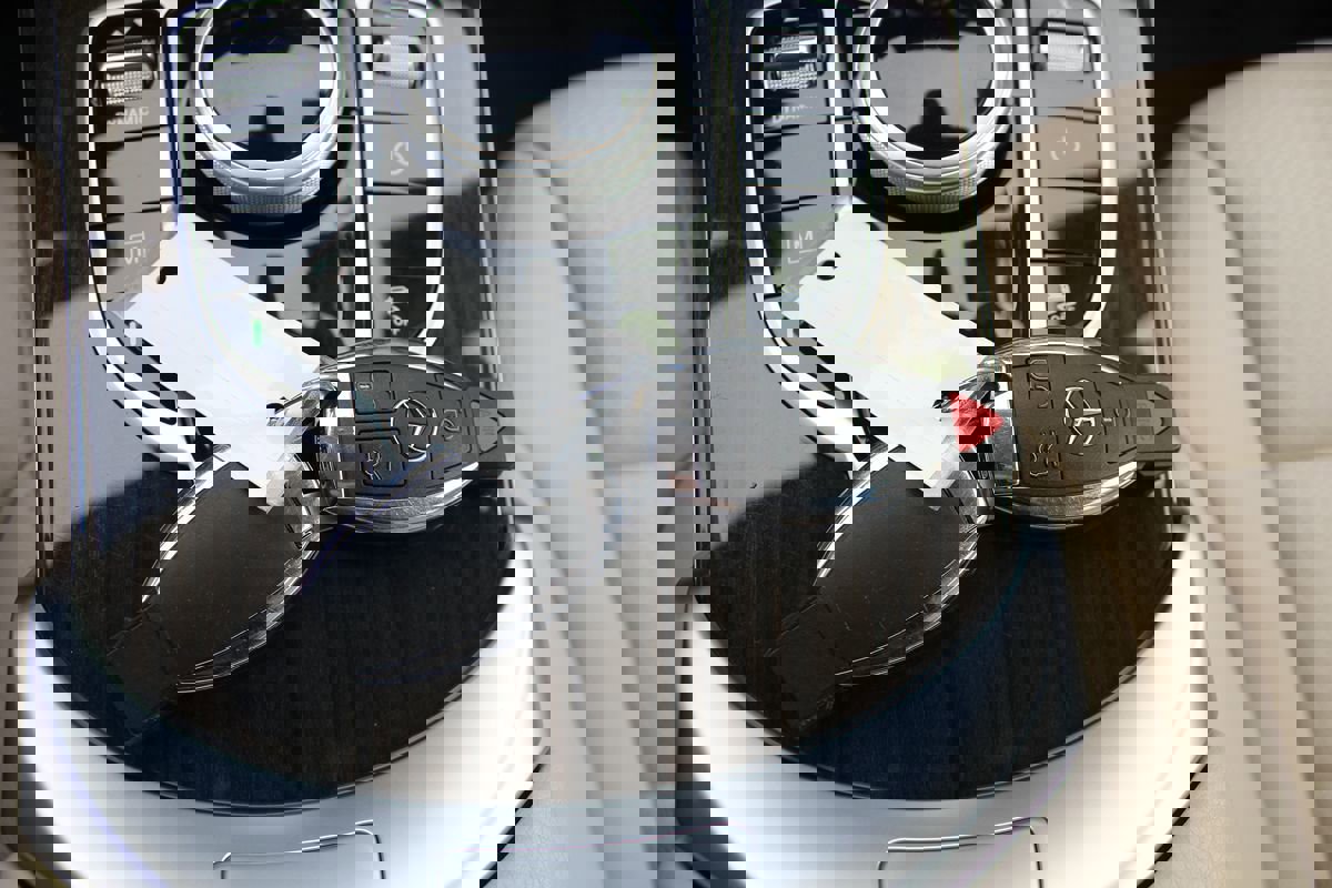 Used 2019 Mercedes-Benz GLC 300 w/ Premium Package image 28