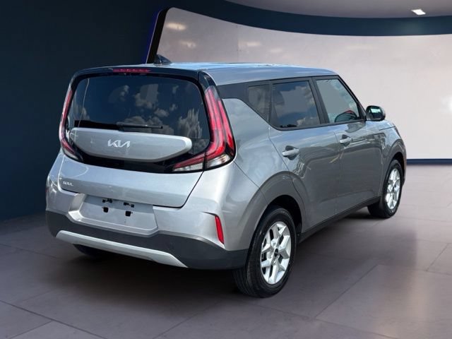 Certified 2025 Kia Soul LX w/ LX Technology Package FWD image 5