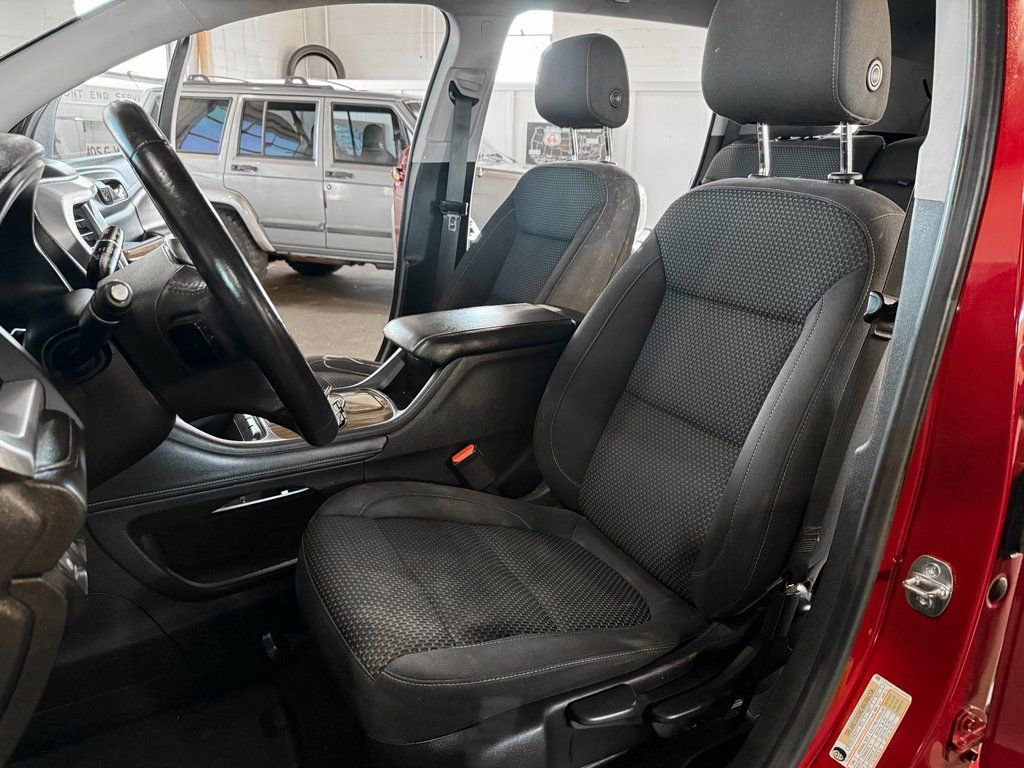 Used 2020 GMC Acadia SLE w/ LPO, Floor Liner Package image 20