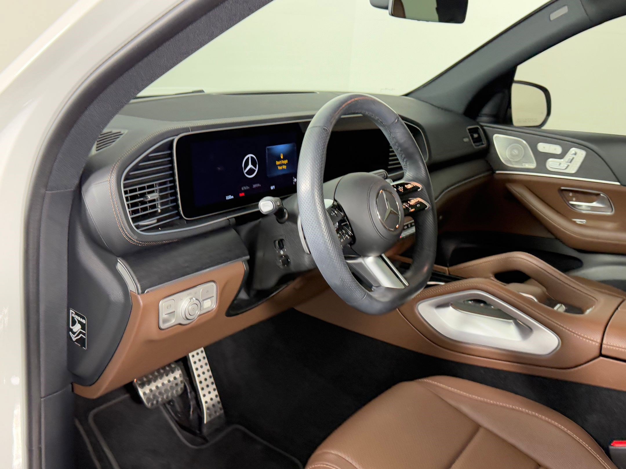 Used 2024 Mercedes-Benz GLS 450 4MATIC image 4